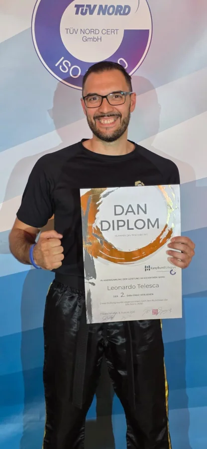 Leonardo Telesca mit Dan-Diplom