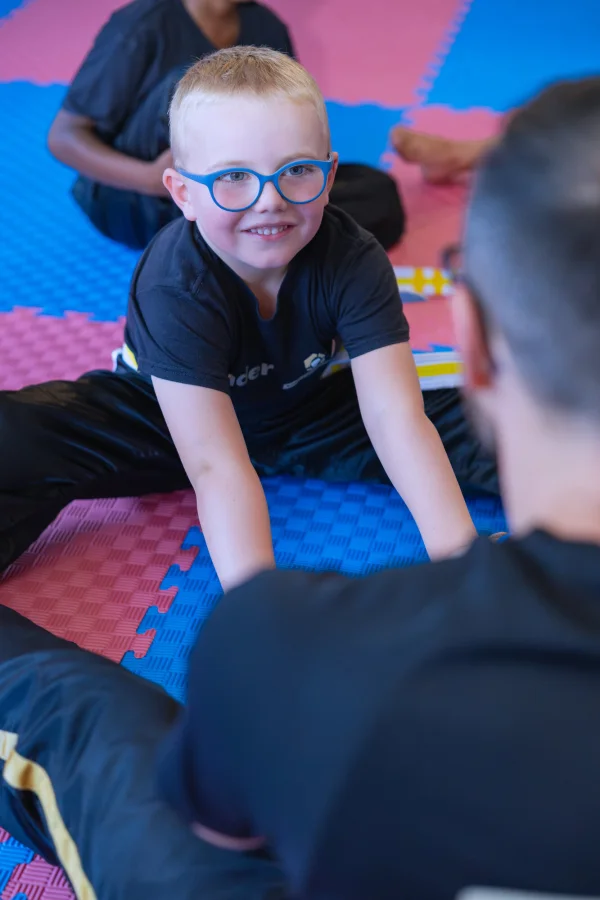 Junge im Kindertraining