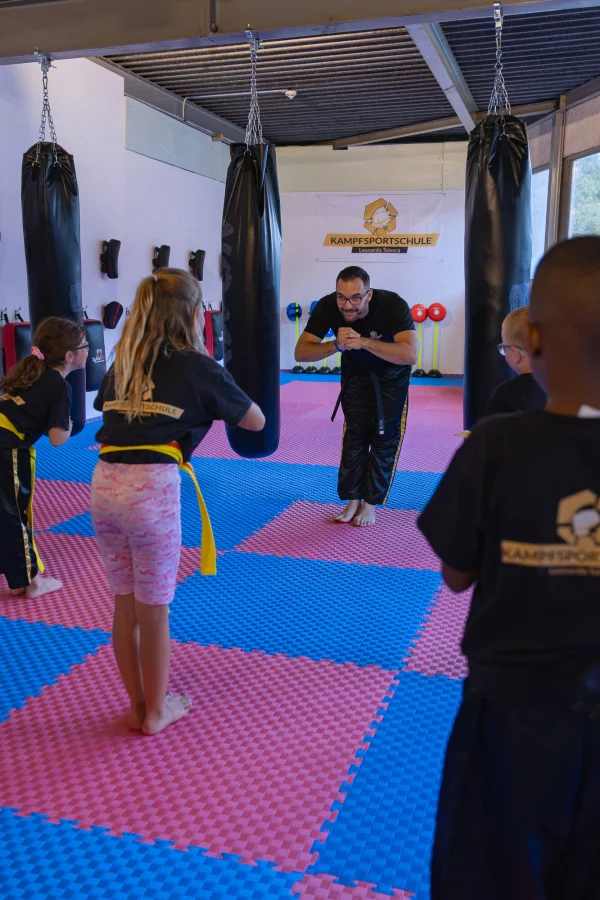 Partnerübung im Kindertraining