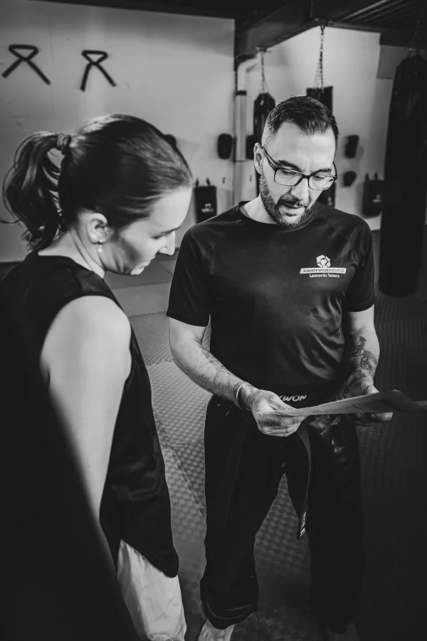 Besprechung des Trainingsplans (schwarzweiß)