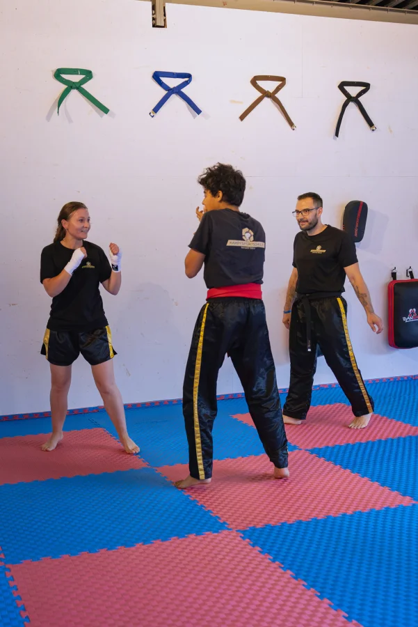 Sparring-Übung zu dritt